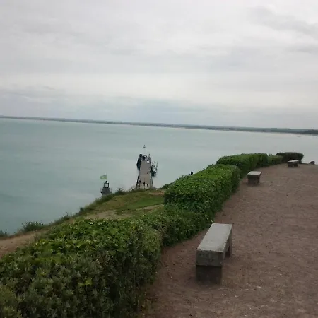 Appartement Rue Georges V - Port De La Houle Cancale Exterior photo